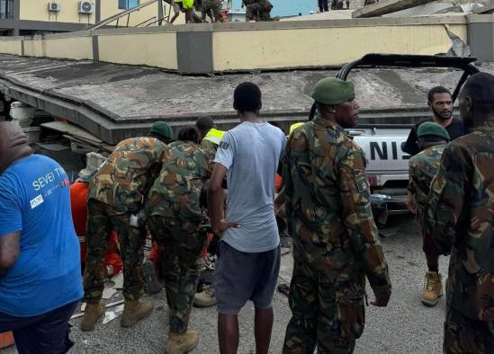 Daños registrados en Port Vila, capital de Vanuatu, a raíz de un terremoto de magnitud 7.3.