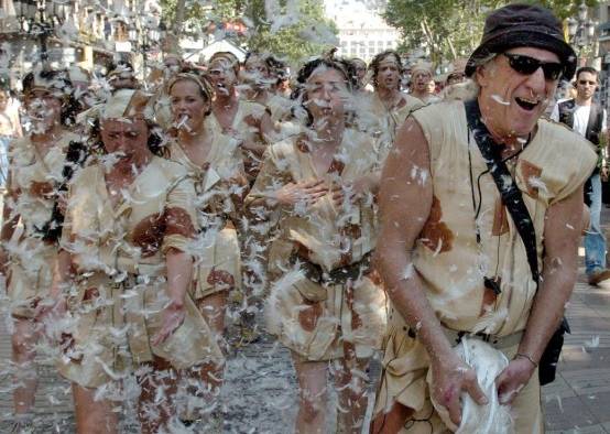 El payaso estadounidense Jango Edwards durante una actuación en Barcelona en 2004.