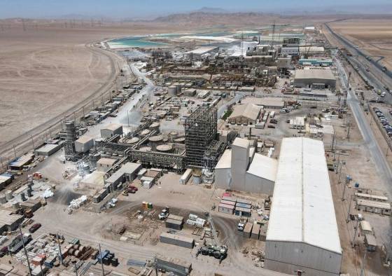 Fotografía de archivo de la planta perteneciente a la Sociedad Química y Minera de Chile (SQM), en el Salar de Atacama (Chile).