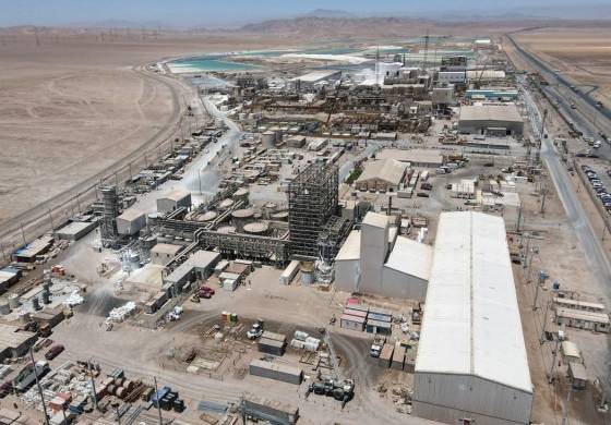 Fotografía de archivo de la planta perteneciente a la Sociedad Química y Minera de Chile (SQM), en el Salar de Atacama (Chile).