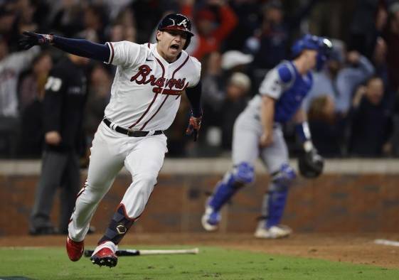 El bateador de los Bravos de Atlanta Austin Riley