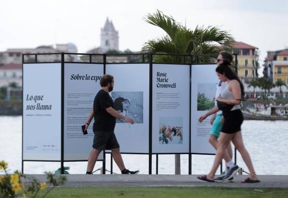 La exposición está ubicada en el mirador de la Cinta Costera.