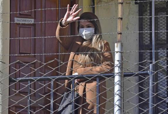 Fotografía de archivo fechada el 15 de junio de 2022 que muestra a la expresidenta interina de Bolivia Jeanine Áñez en la cárcel de Mujeres de Miraflores, en La Paz (Bolivia).