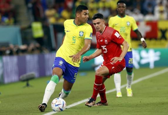 Casemiro manda a Brasil a octavos.