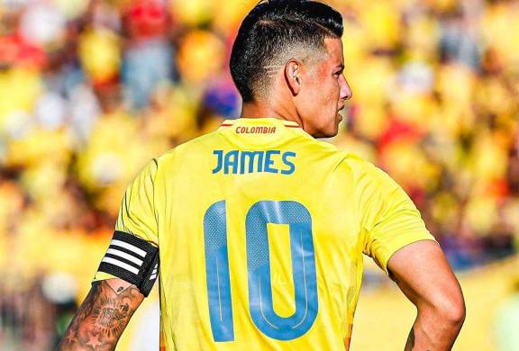 James Rodríguez, por sus botines pasa casi todo el juego de Colombia.