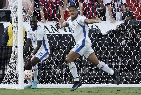 Iván Anderson celebrando su gol ante Estados Unidos.