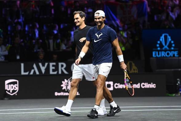 Nadal arropa a Federer en su adiós