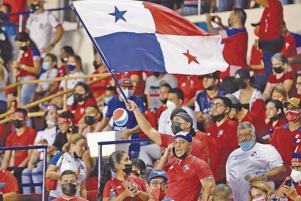 El aforo completo en el estadio Rommel Fernández es de 26,000 personas en total.