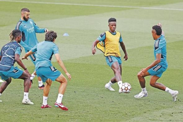 Jugadores del Real Madrid durante el entrenamiento.