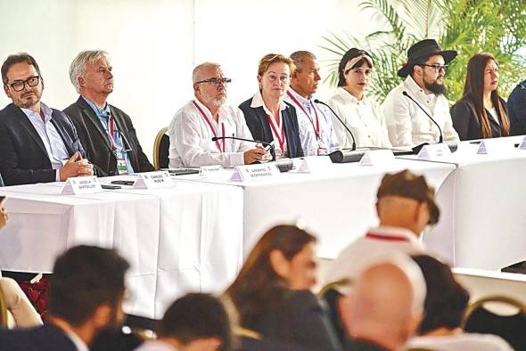 Los garantes participan en el dialogo de Paz entre el gobierno de Colombia y el ELN.