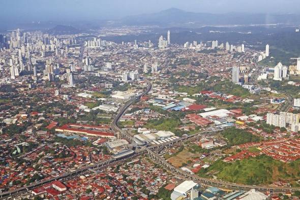 La estación del Metro en San Miguelito, nodo de intercambio con la línea 2 del Metro, es una de las dos estaciones que más usuarios registra en la línea 1 del Metro. Para aprovechar esta centralidad, se requiere de un plan que ordene la actividad económica, la conexión con otros medios de transporte y el trazado de las calles.