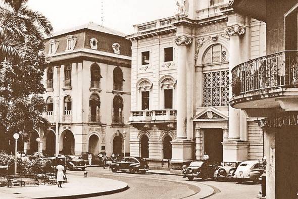 La biblioteca pública de Colón, inaugurada en 1892, funcionó en la planta baja del edificio del Consejo Municipal hasta su cierre en 1941.