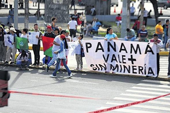 Durante el proceso de instalación del nuevo periodo legislativo, se realizaron diversas protestas en las inmediaciones de la Asamblea Nacional.