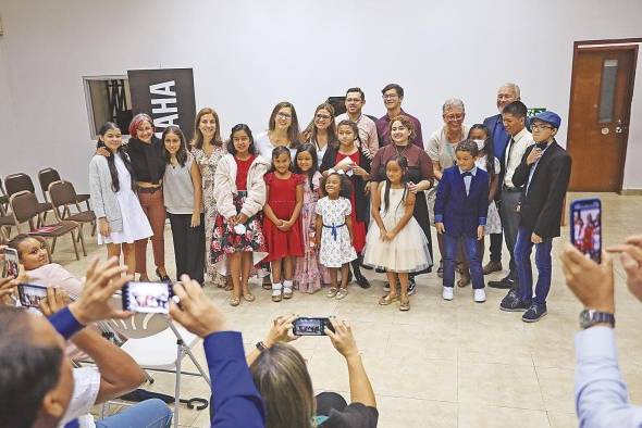 Con una destreza impresionante, los niños y jóvenes sabían cada nota, demostrando que han captado con mucho entusiasmo las bases del instrumento.