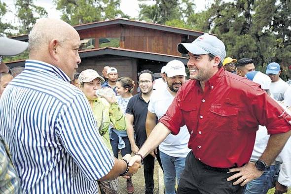 Adames y Carrizo se saludan en Coclesito.