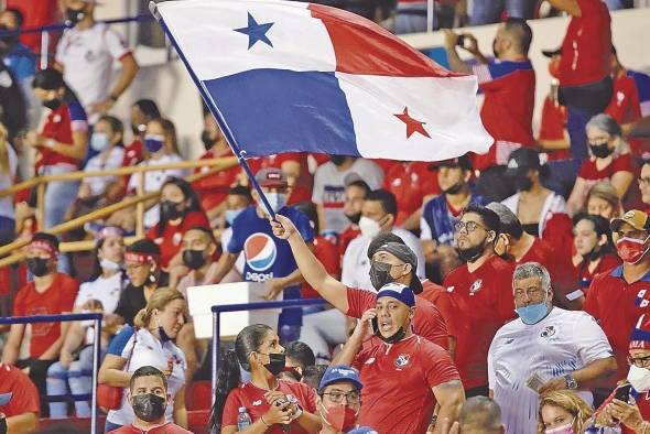 El aforo completo en el estadio Rommel Fernández es de 26,000 personas en total.