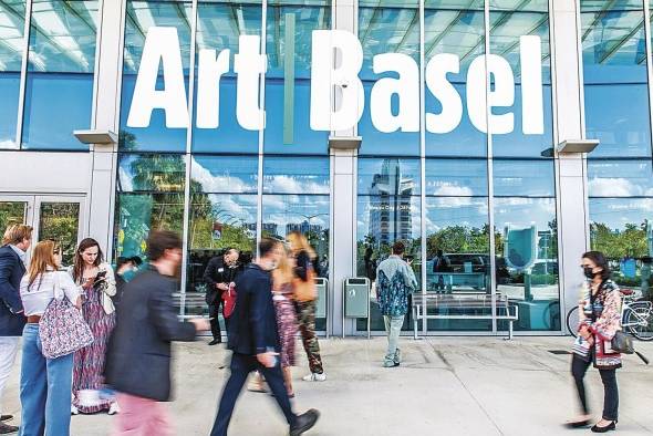 Art Basel cumple 20 años cargados de espíritu festivo en Miami Beach