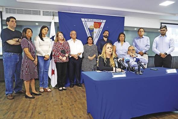 Conferencia de prensa conjunta de Apede y Conep.