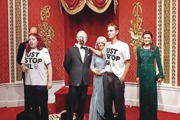 Ayer en el Museo Madame Tussauds, donde Just Stop Oil siguió con su campaña.