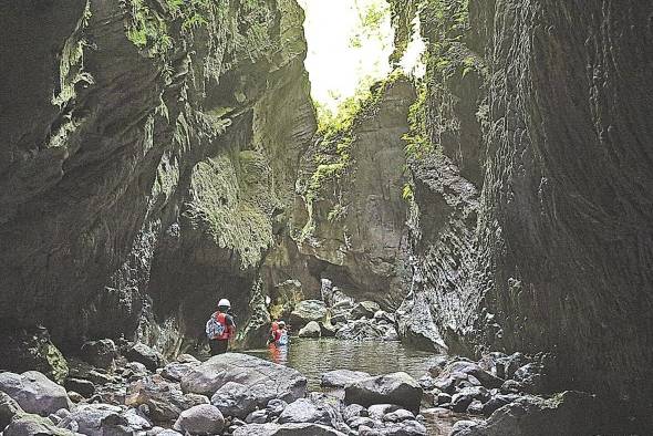 Entrada a la cueva de Pueblo Nuevo.