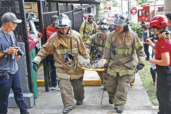 El Cuerpo de Bomberos testeó sus habilidades en simulacro de incendio estructural.