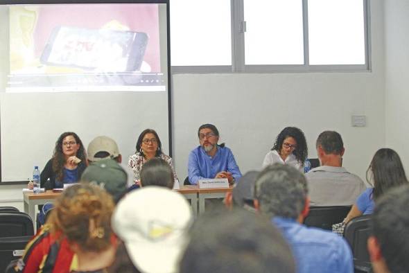 El documental fue presentado en el en el Centro Universitario de Ciencias Sociales y Humanidades de la Universidad de Guadalajara.