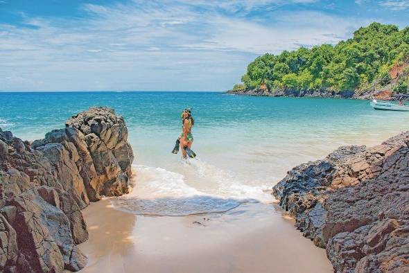 En las playas de Veraguas se practican snórkel y surf .