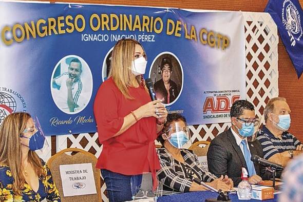 La ministra de Trabajo, Doris Zapata, durante su intervención en el congreso de la CGTP.