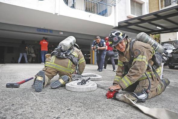 Más de 20 agentes del Cuerpo de Bomberos prestaron su ayuda en este ejercicio.