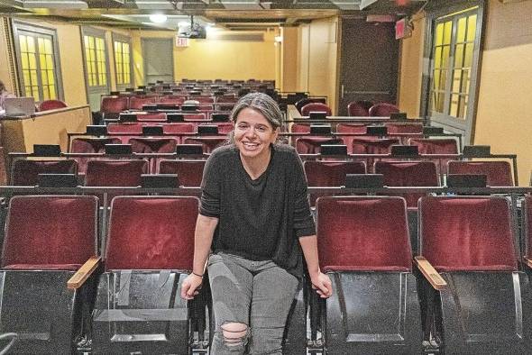 La directora de la obra teatral “Eva Luna”, Estefanía Fadul