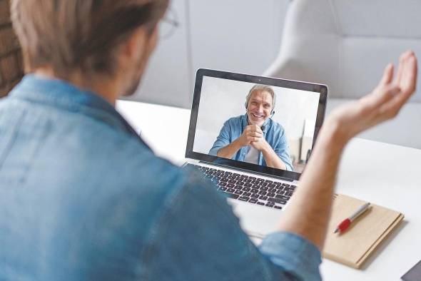 Nuestro cuerpo, a pesar de la distancia física, ha cobrado centralidad frente a las cámaras web.