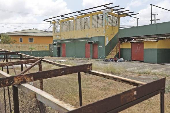 El estadio tendrá un club house para cada equipo, cuatro palco con sus baños y dos restaurantes.