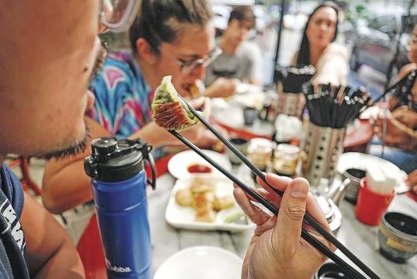 La oferta gastronómica china va más allá del arroz y los fideos. En Panamá encontrará gran variedad de platos incluyendo pastelería, variedad de tés, diumplings, platos vegetarianos y con carnes, aves y pescados