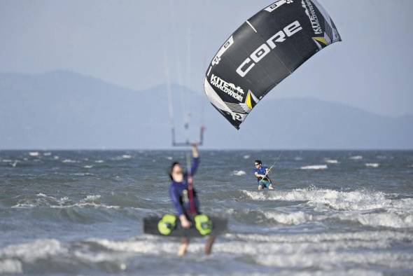 Al llegar a la playa de Punta Chame se puede notar, a leguas, en donde se concentran los practicantes de la disciplina.