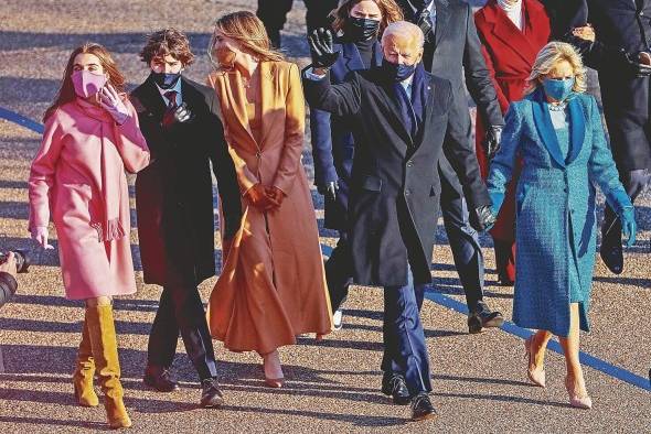 El presidente Biden, su esposa y familia a su llegada al Capitolio.