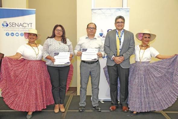 Los miembros del SNI contribuyen en la formación de recurso humano para la investigación, guiando y formando a una nueva generación de investigadores.