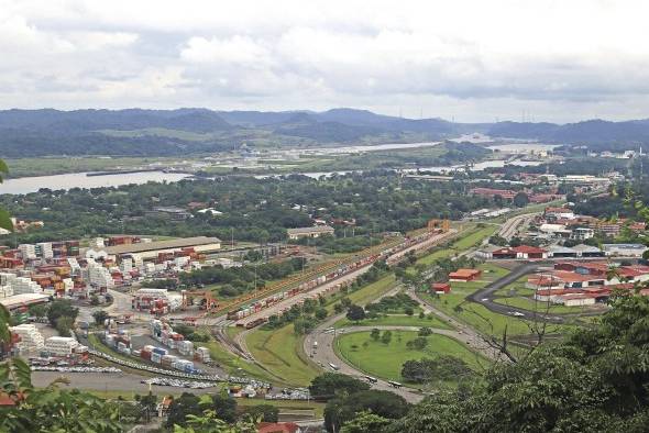 En el corregimiento de Ancón se encuentran algunas de las infraestructuras logísticas más importantes del país, como lo son las esclusas y puertos del Canal.