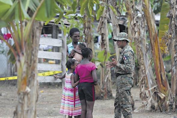 Migrantes africanos y haitianos, en la comunidad de Canaan Membrillo en Darién.