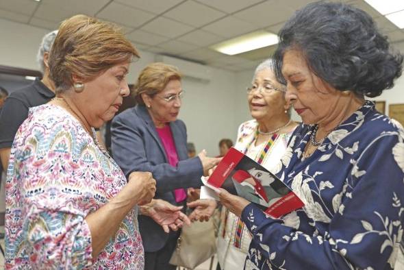 Los lectores serán llevados a reflexionar sobre lo imperante de unir fuerzas para construir una sociedad con equidad.