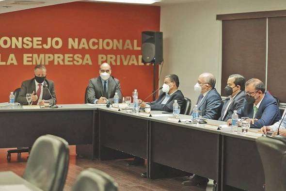 El viceministro Carlo Rognoni, en la reunión de la comisión agropecuaria de Conep.