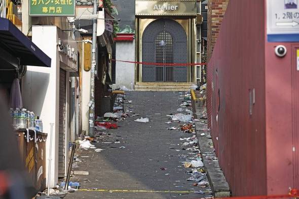 Callejón de Itaewon donde sucedió la avalancha humana.