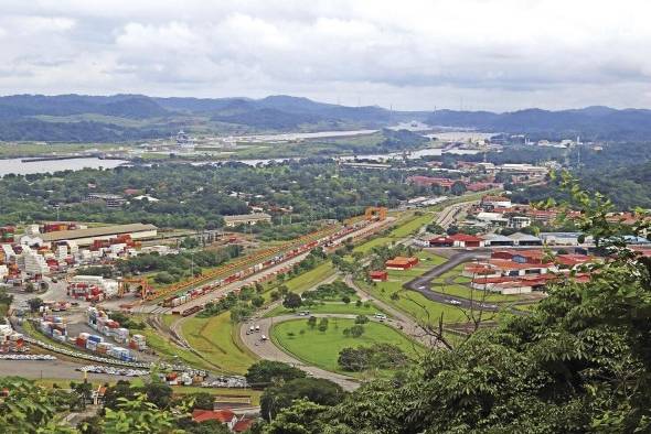 El cerro Ancón, con su posición privilegiada, resultaba una locación estratégica para las labores de vigilancia e inteligencia que realizaba el Ejército de Estados Unidos en Panamá. En la fotografía, una vista hacia las esclusas del Canal y el puerto de Balboa.