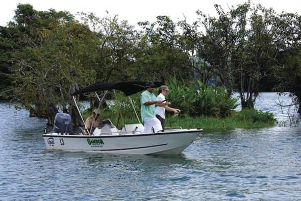 Paseo por el lago Gatún, es una de las ofertas del Hotel Gamboa.