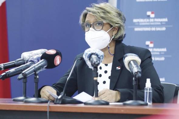 Ivette Berrío, viceministra de Salud, en conferencia de prensa explica la logística para la vacunación.