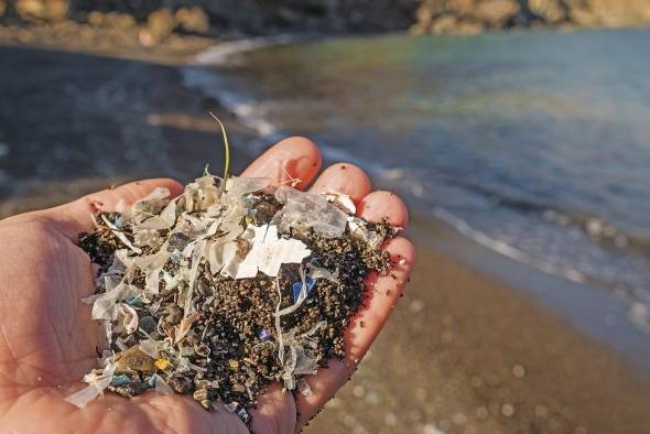 El plástico y el microplástico son los grandes contaminantes de los océanos.