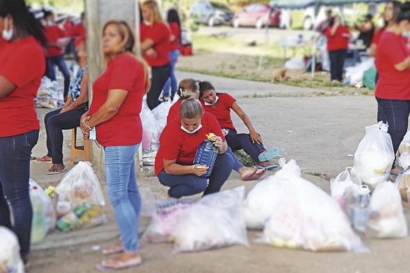 Los familiares realizan un incómodo recorrido para visitar a sus parientes detenidos.