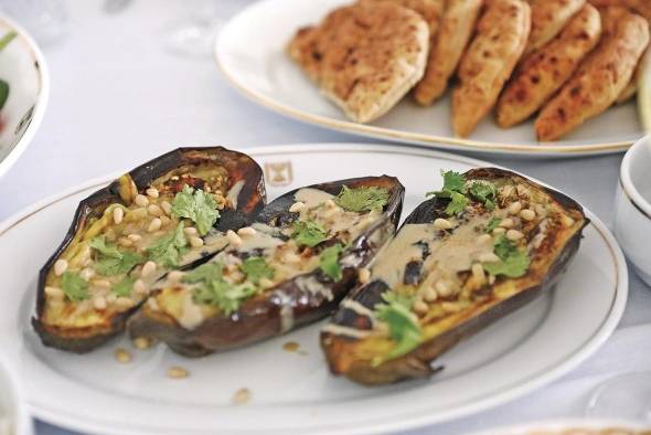 Berenjenas asadas con tajini y limón.