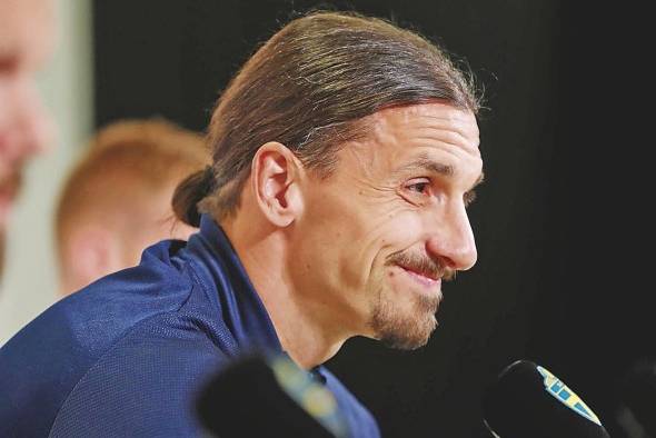 Zlatan Ibrahimovic es delantero del Milán y exjugador del París Saint Germain