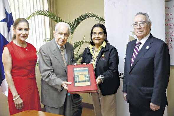 La Biblioteca Nacional tendrá el libro en exposición en la Sala Extranjera.