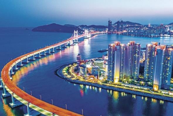 Los turistas pueden disfrutar de Busan durante todas las estaciones del año gracias al buen tiempo y los bellos paisajes.